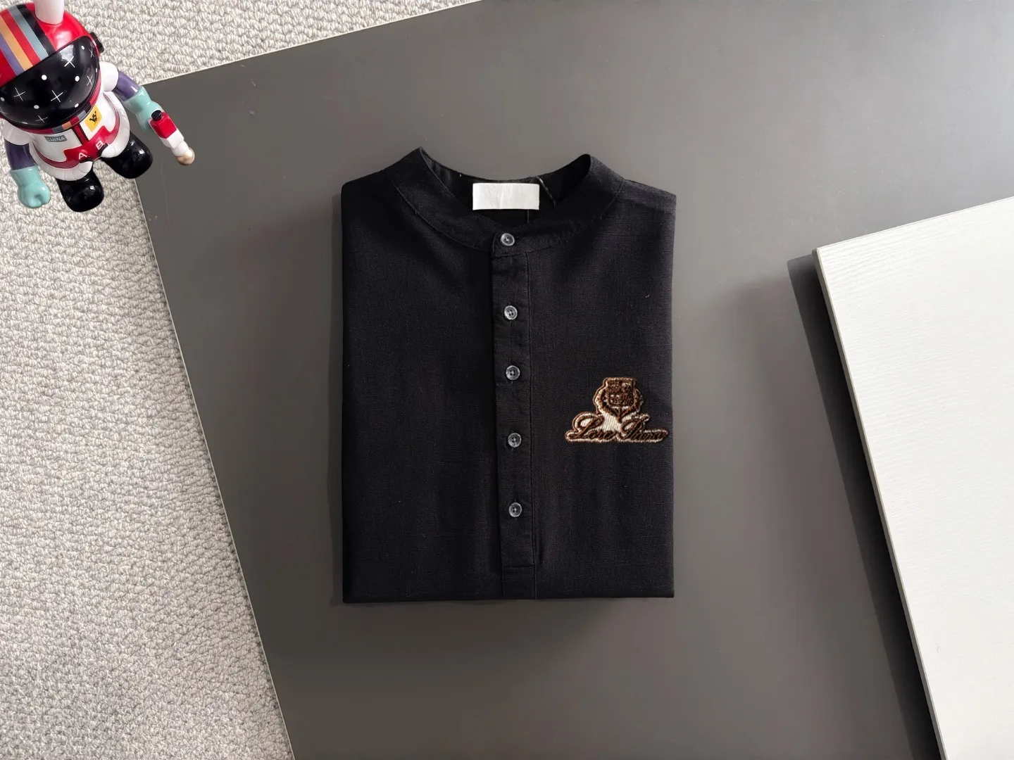 Next day shipping High Quality LP 2041 Fall/Winter New Arrival Men's Long T. Continuation of the Classic Lao Qianfeng casual long T. This polo shirt is made of original counter knitted cotton fabric and linen, with a timeless design that can transcend fashion trends. Classic style, the brand LOGO is three-dimensional and unique, making the whole thing more detailed. Fitted version, fabric, comfortable, skin-friendly, breathable, very practical for daily commuting and leisure. Highly recommended. Size: M-3XL. Please state your height and weight when placing an order.